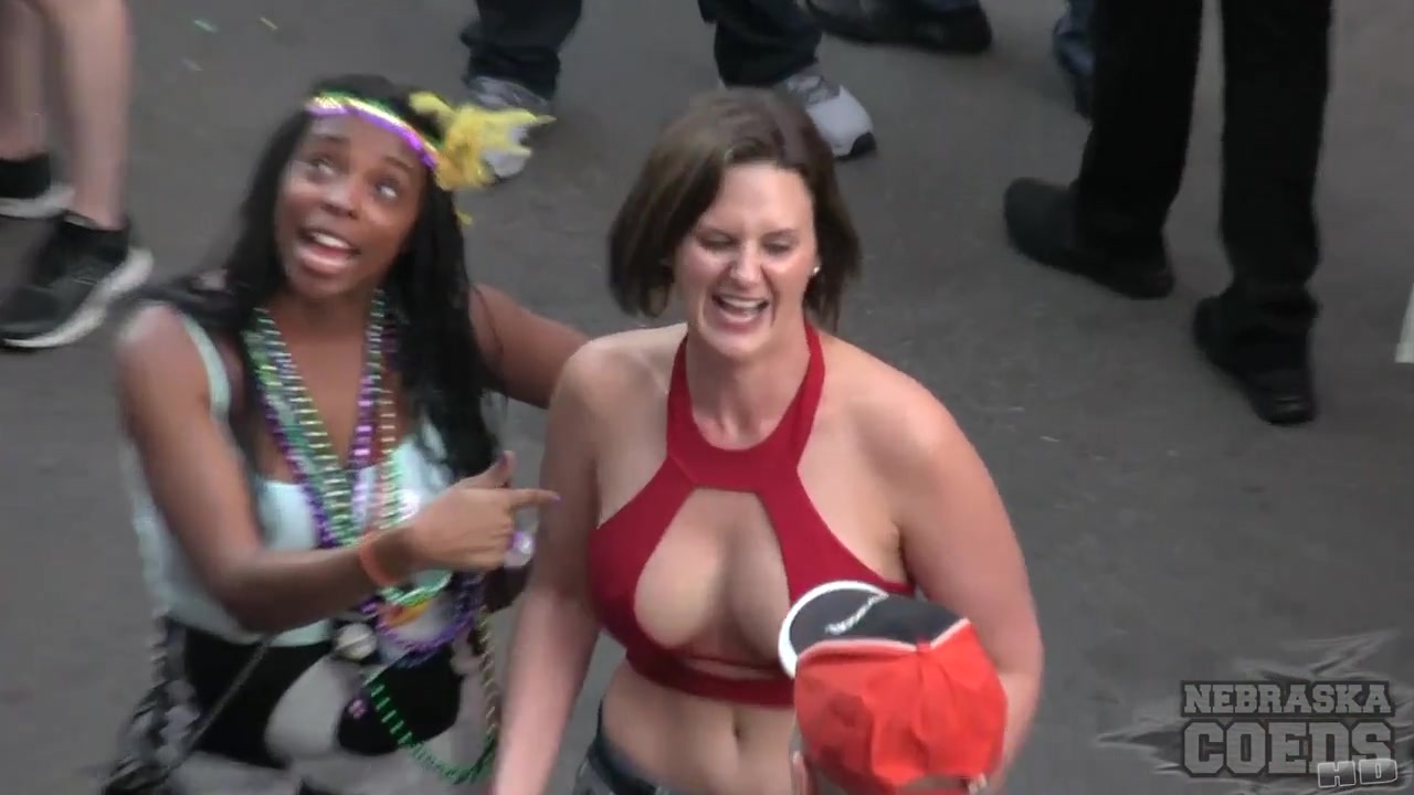 Mardi Gras girls flashing their tits for beads
